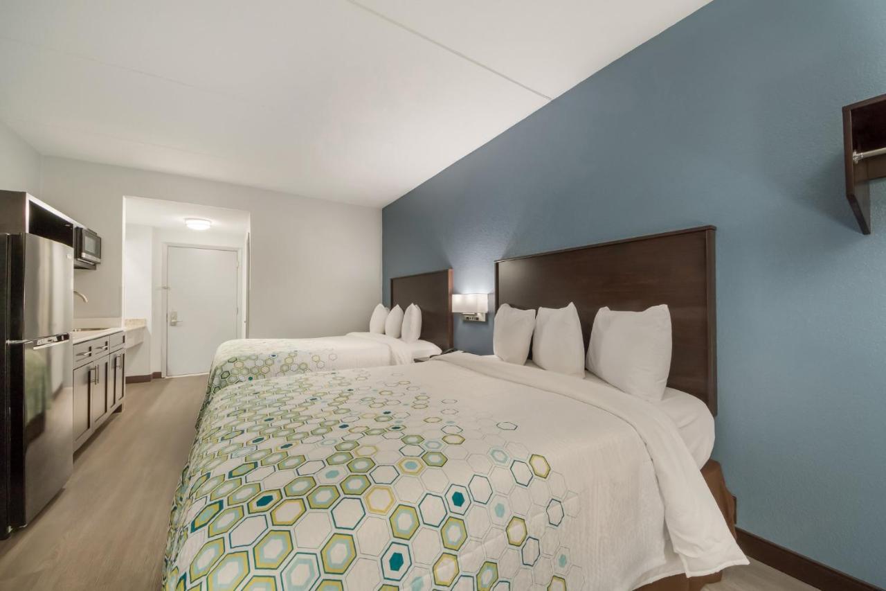 Hometowne Studios By Red Roof San Antonio - Seaworld Northwest Exterior foto