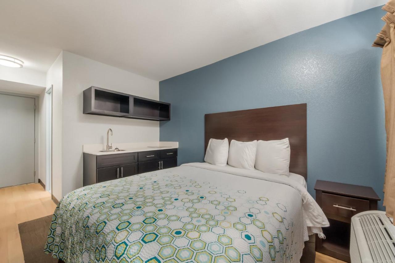 Hometowne Studios By Red Roof San Antonio - Seaworld Northwest Exterior foto