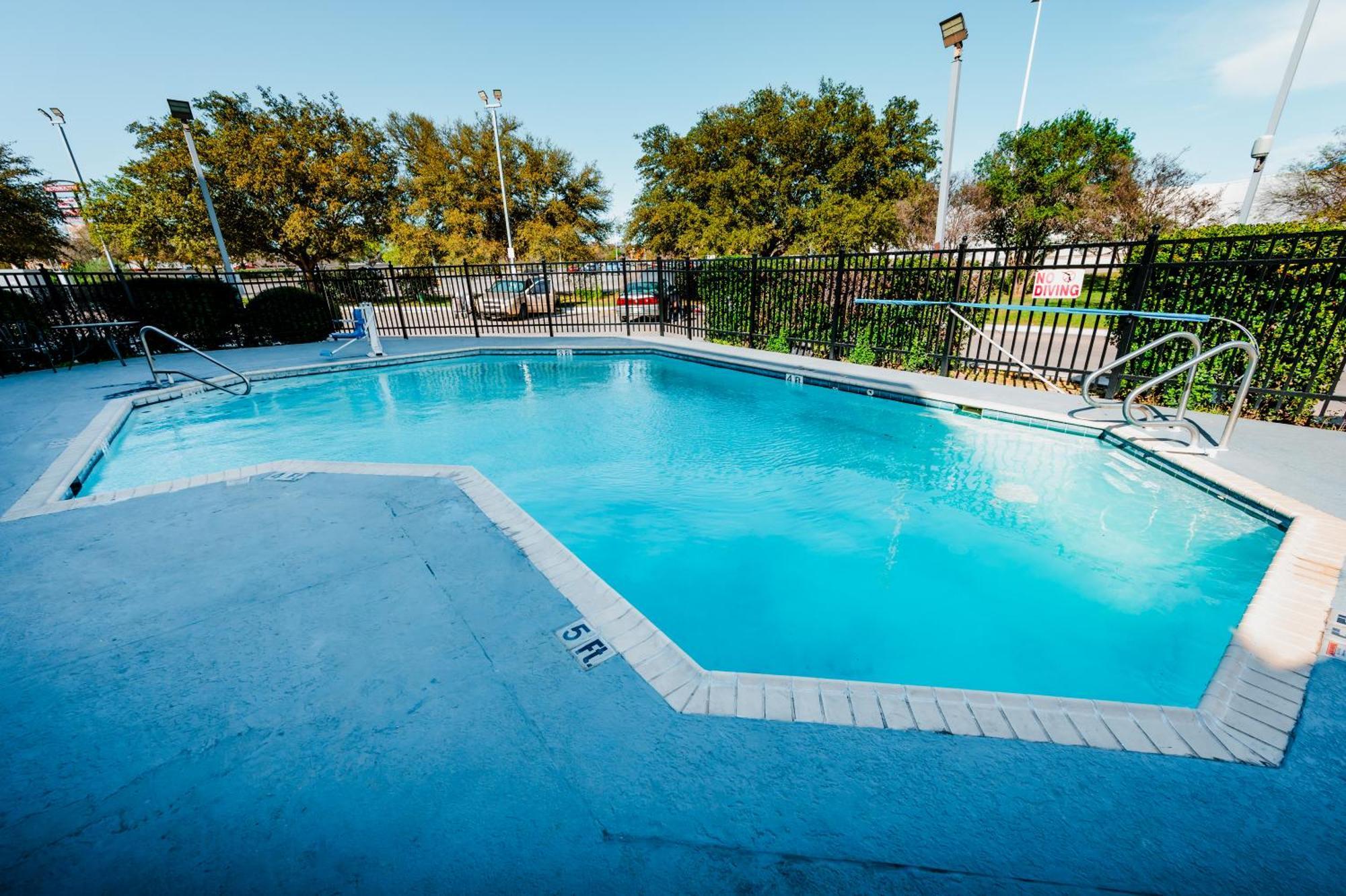 Hometowne Studios By Red Roof San Antonio - Seaworld Northwest Exterior foto